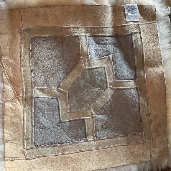 Nwt 100% Genuine Rabbit Fur Real Fur Living Room Decor - Bundle to save! - Picture 2 of 3